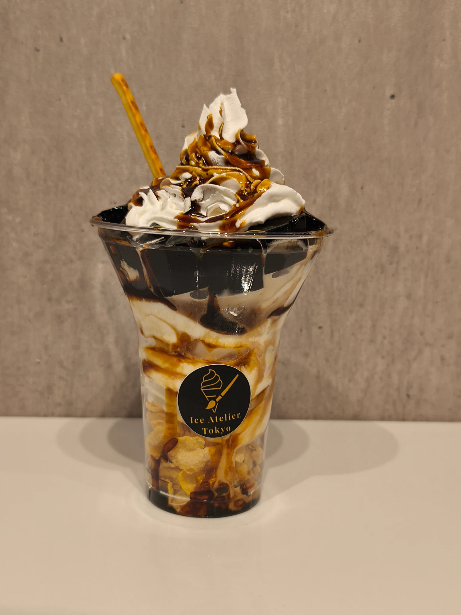 コーヒーゼリーとソースを重ねたICE ATELIER TOKYOの商品